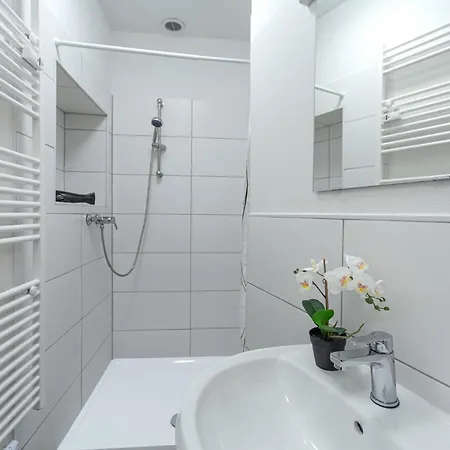 Lejlighed T&k - 1 To 4 - 20min To Tradefair Messe Airport Duesseldorf