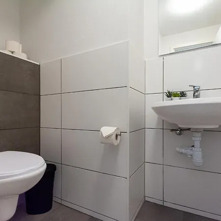 T&k - 1 To 4 - 20min To Tradefair Messe Airport Duesseldorf Lejlighed Duisburg